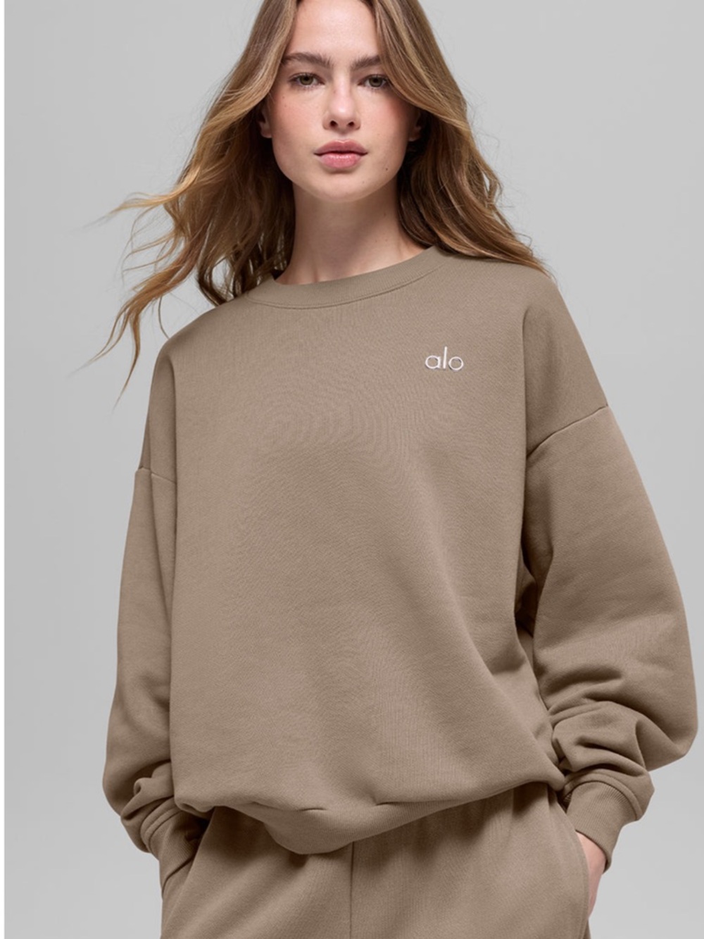 ALO Yoga Accolade Crewneck Pullover - gravel